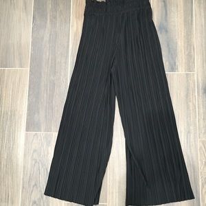 Black pleaded pants small